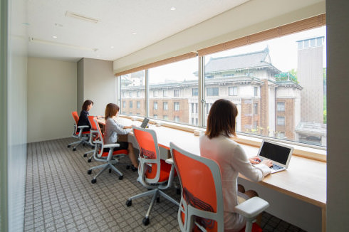 「打合せ」と「作業」の使い分け可能なオフィス空間